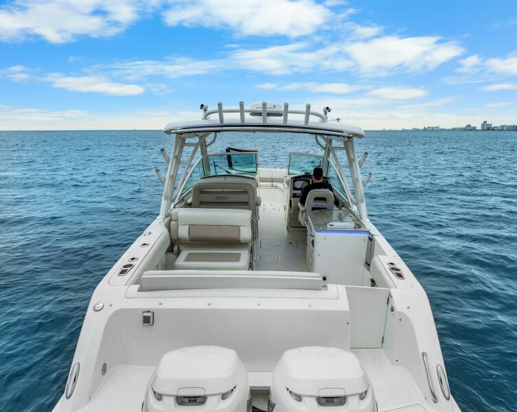 32' 2018 Boston Whaler 320 Vantage