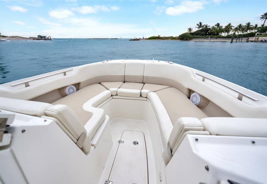 32' 2018 Boston Whaler 320 Vantage