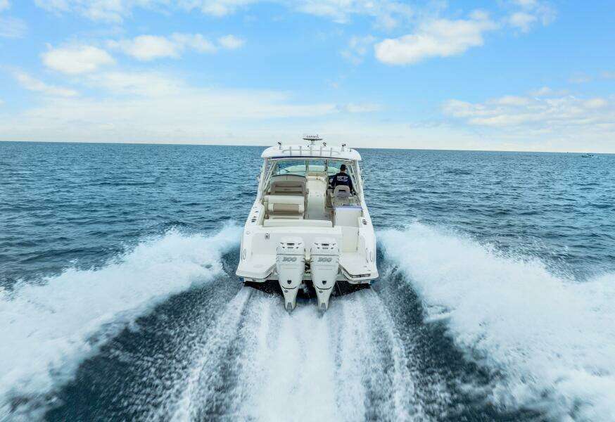 32ft Boston Whaler Yacht For Sale