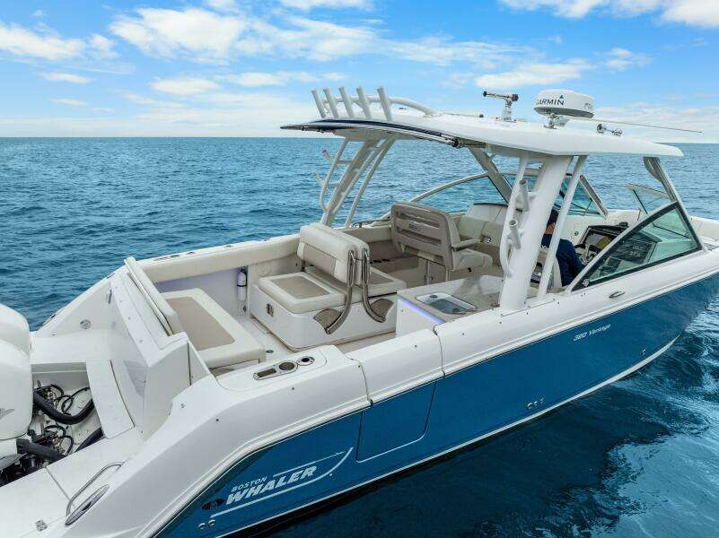 32ft Boston Whaler Yacht For Sale
