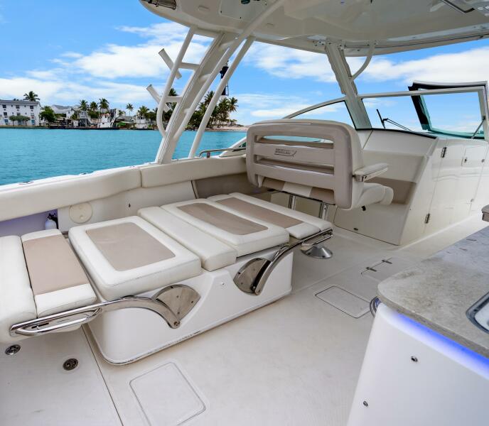 32' 2018 Boston Whaler 320 Vantage