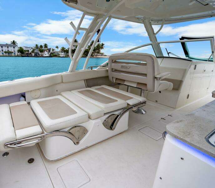 32ft Boston Whaler Yacht For Sale