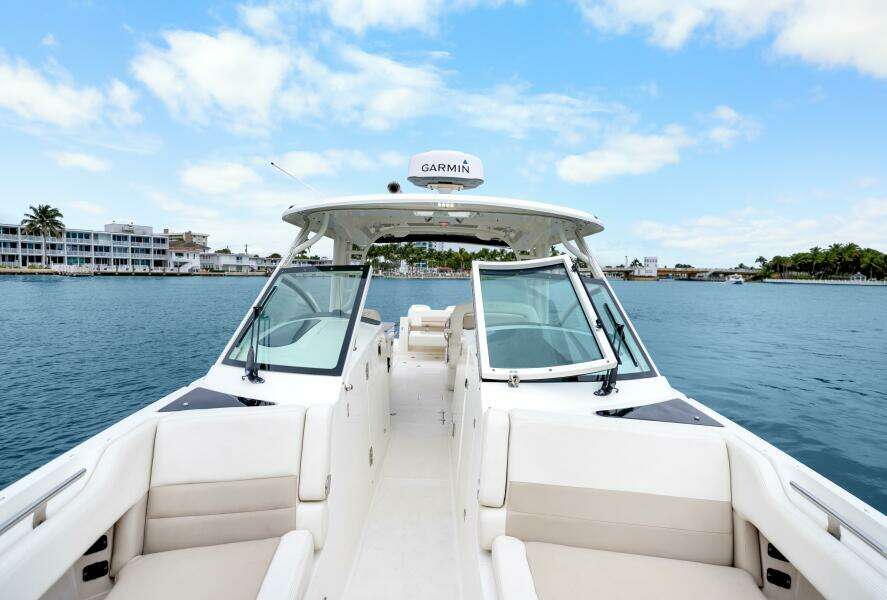 32ft Boston Whaler Yacht For Sale