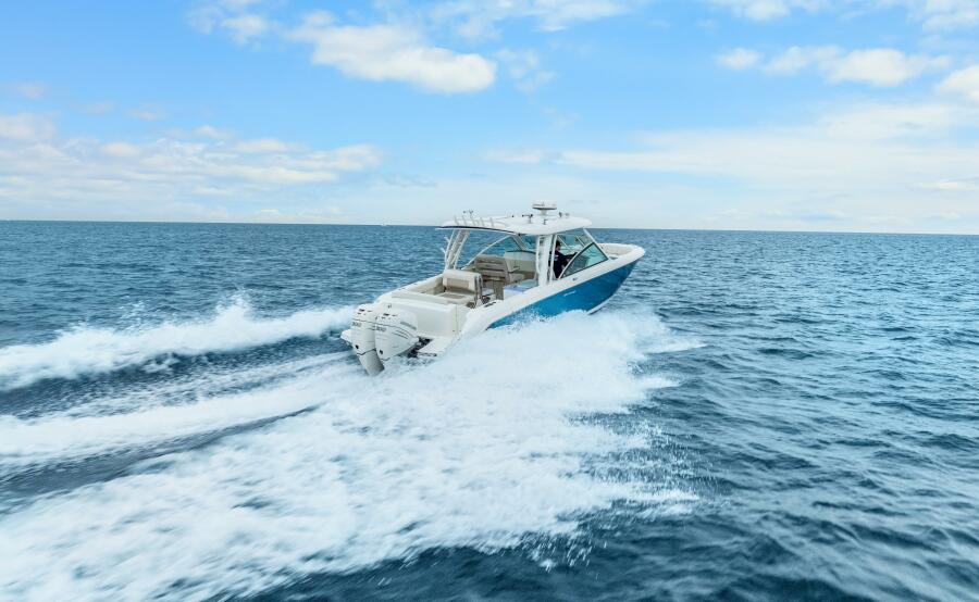 32' 2018 Boston Whaler 320 Vantage