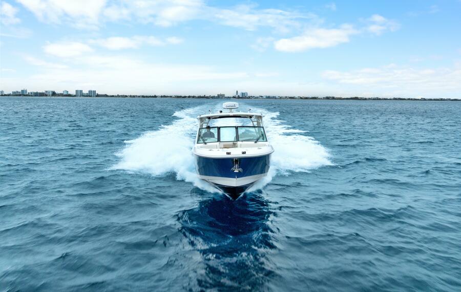 32' 2018 Boston Whaler 320 Vantage