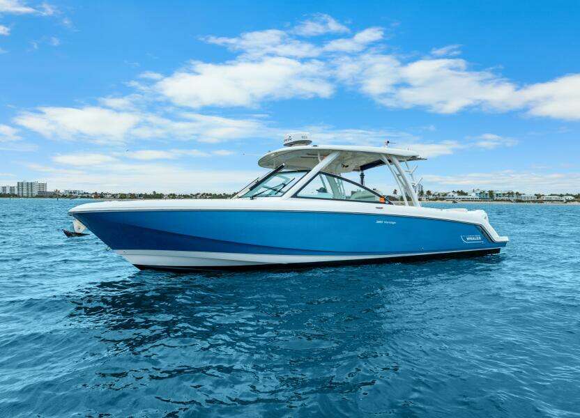 32ft Boston Whaler Yacht For Sale