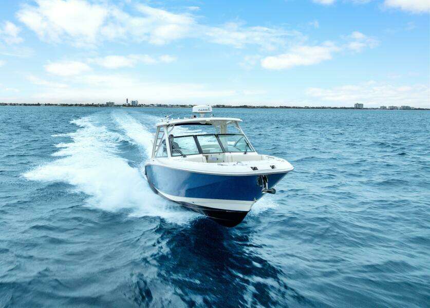 32ft Boston Whaler Yacht For Sale
