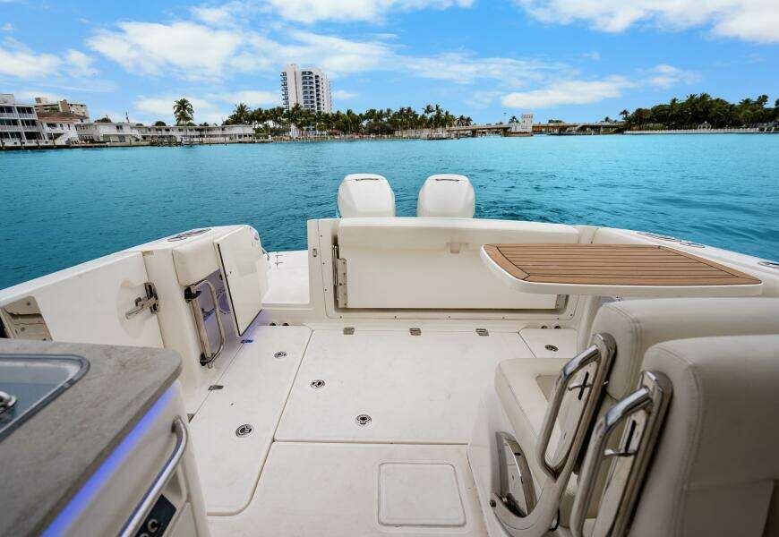 32ft Boston Whaler Yacht For Sale