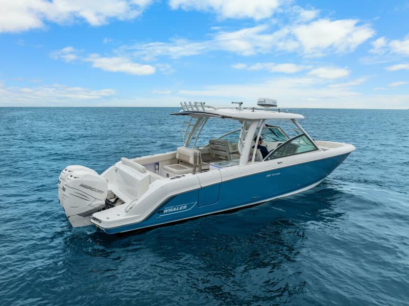 32' 2018 Boston Whaler 320 Vantage