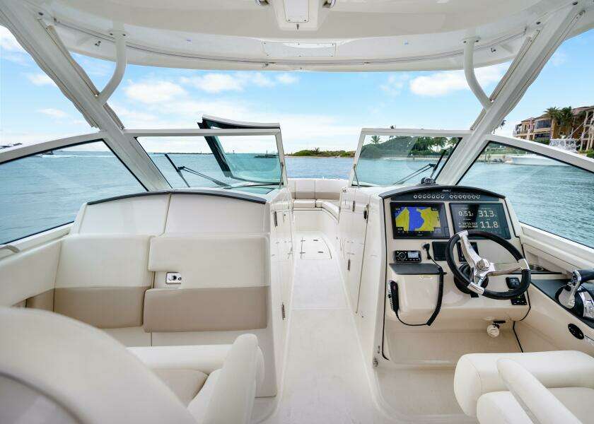 32ft Boston Whaler Yacht For Sale