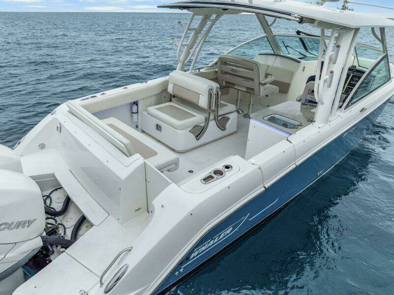 32ft Boston Whaler Yacht For Sale