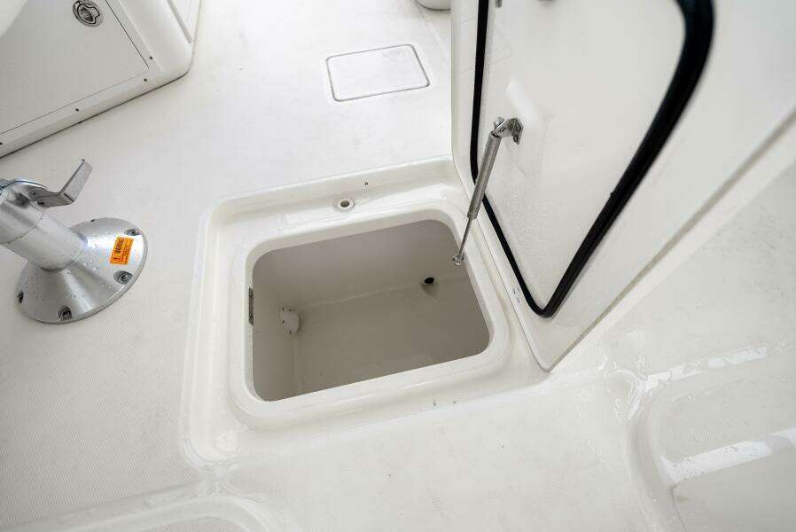 32ft Boston Whaler Yacht For Sale
