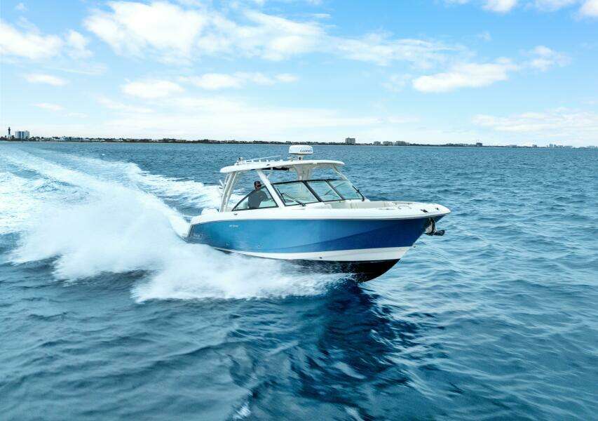 32ft Boston Whaler Yacht For Sale