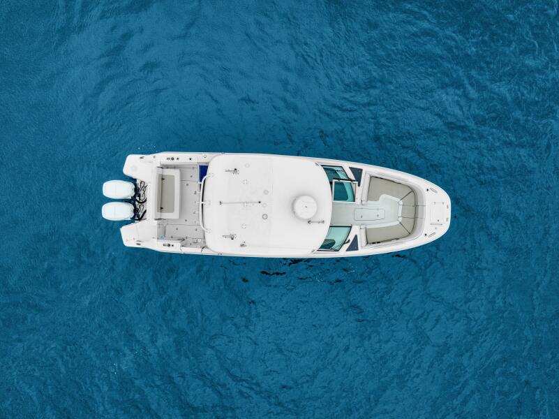 32' 2018 Boston Whaler 320 Vantage