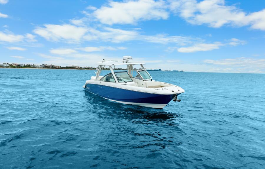 32' 2018 Boston Whaler 320 Vantage
