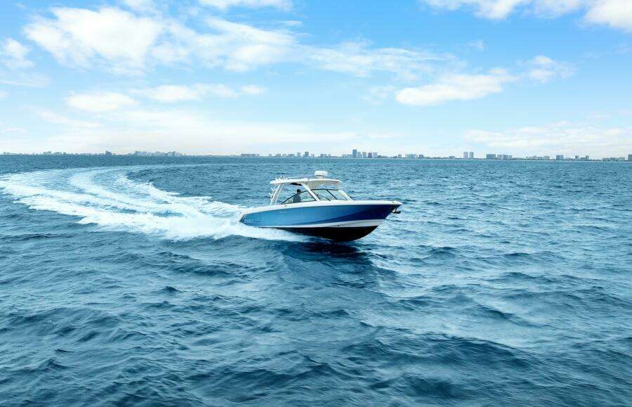 32ft Boston Whaler Yacht For Sale