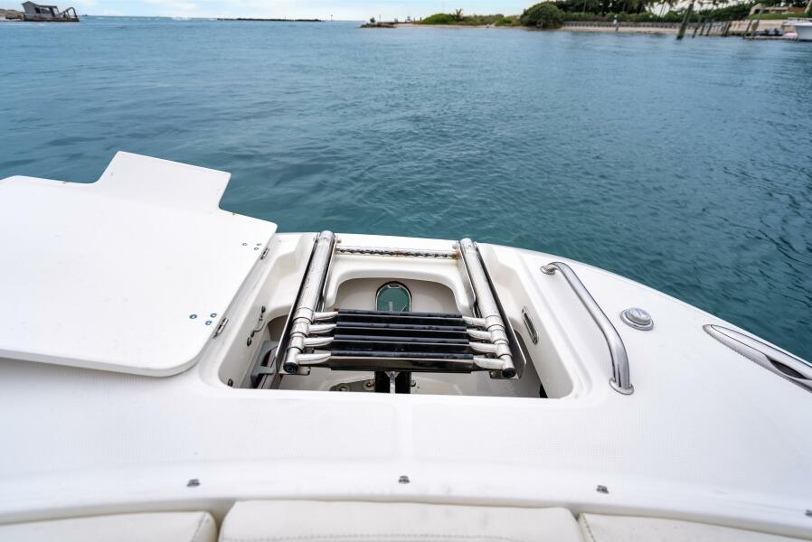 32' 2018 Boston Whaler 320 Vantage
