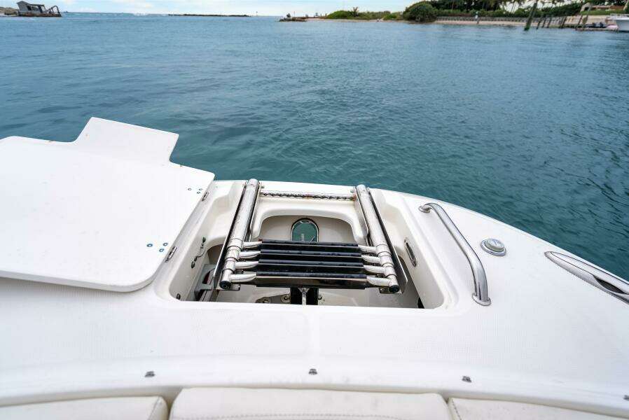 32ft Boston Whaler Yacht For Sale