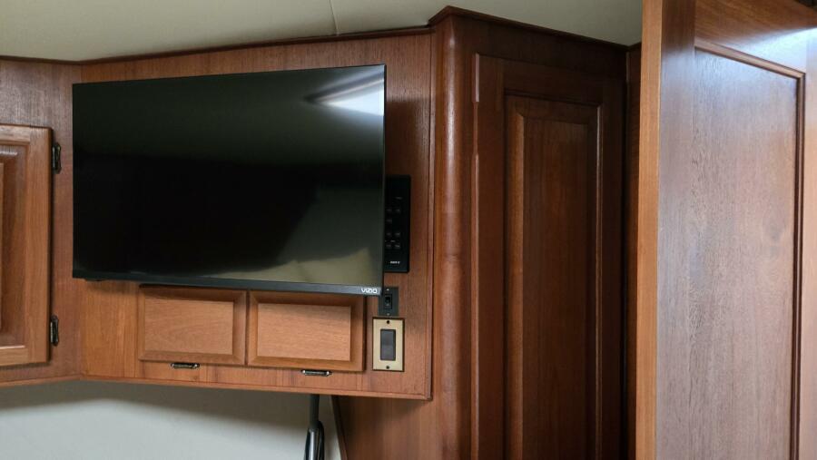 45' 1989 Viking 45 Convertible