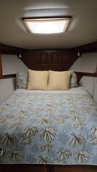 45' 1989 Viking 45 Convertible