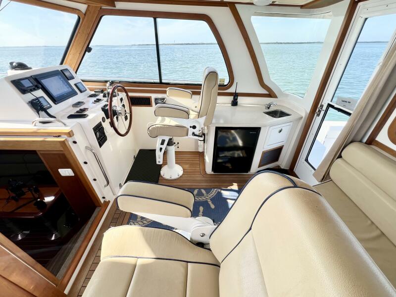 38' 2006 Sabre 38 Hard Top Express