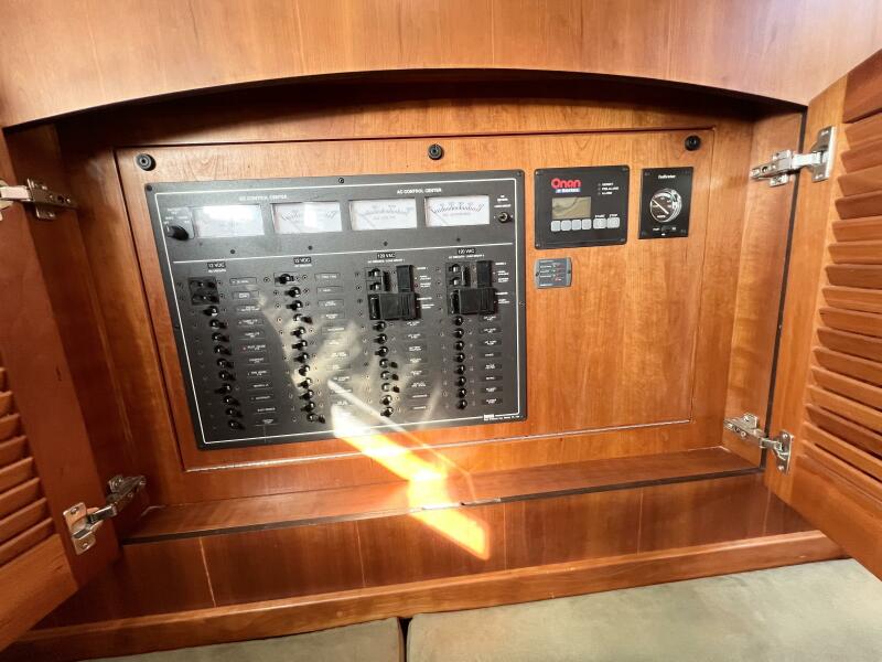 38' 2006 Sabre 38 Hard Top Express