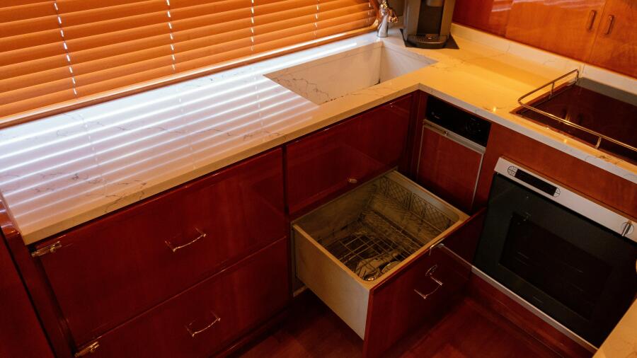 67' 2003 Bertram 67 Convertible