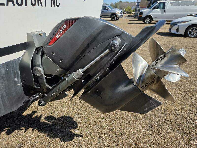 HuddaHoo 30ft True World Marine Yacht For Sale