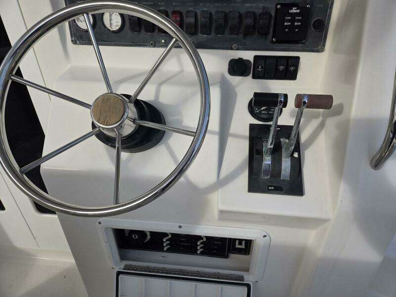 HuddaHoo 30ft True World Marine Yacht For Sale