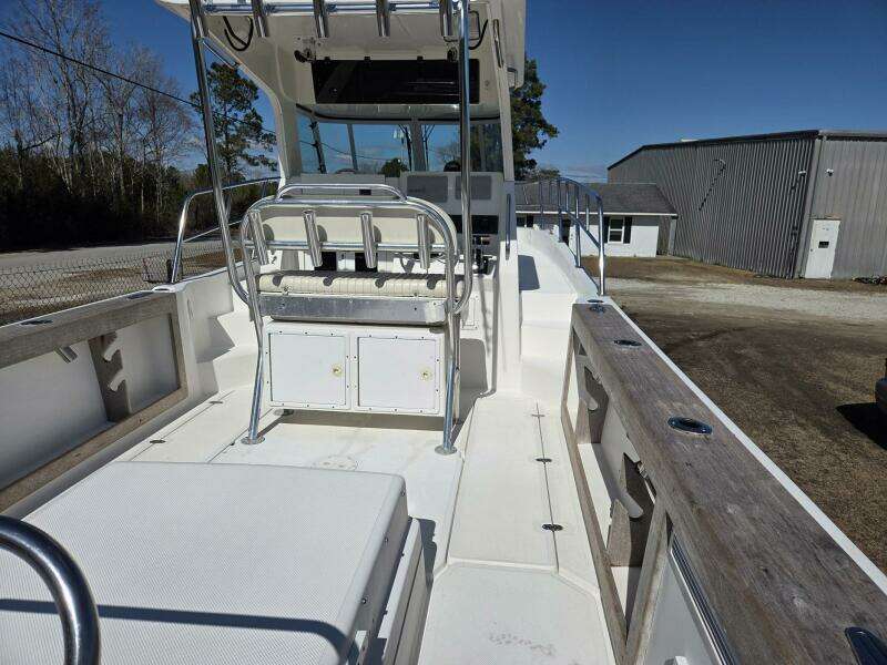 HuddaHoo 30ft True World Marine Yacht For Sale