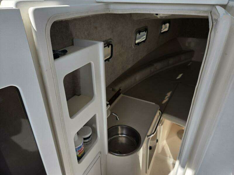 HuddaHoo 30ft True World Marine Yacht For Sale