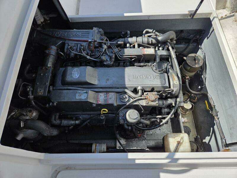 HuddaHoo 30ft True World Marine Yacht For Sale