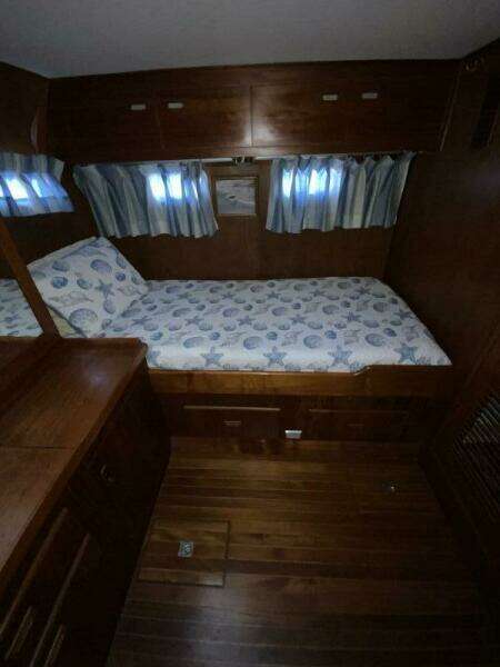 MAKIN MEMORIES 41ft President Yacht For Sale