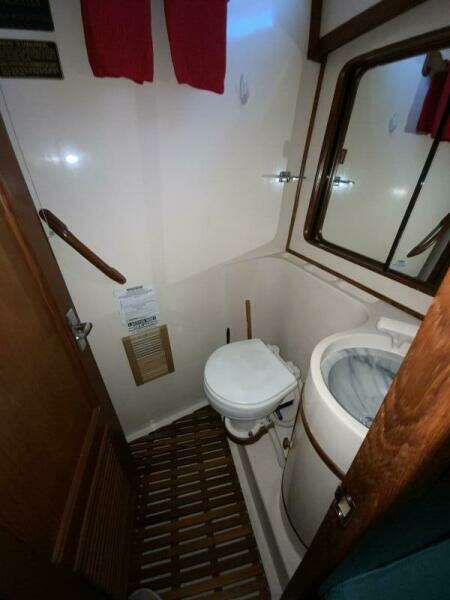 MAKIN MEMORIES 41ft President Yacht For Sale