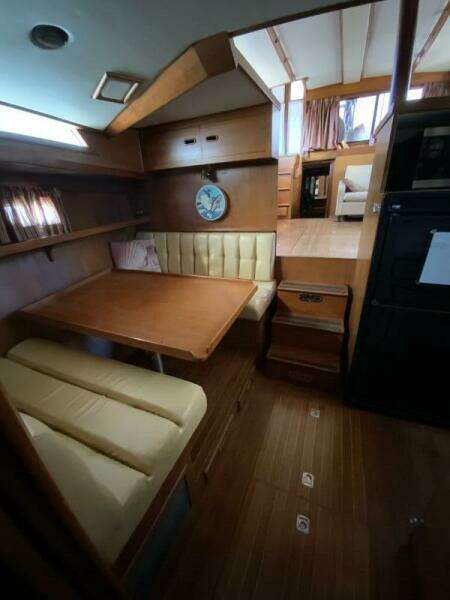 MAKIN MEMORIES 41ft President Yacht For Sale
