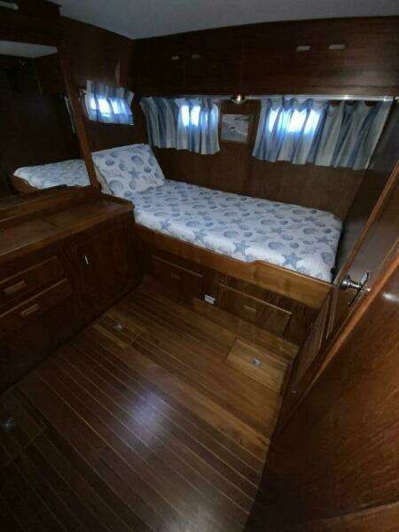 MAKIN MEMORIES 41ft President Yacht For Sale