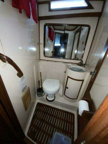 MAKIN MEMORIES 41ft President Yacht For Sale