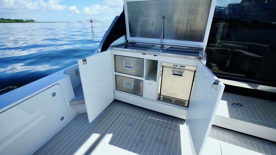 56ft Uniesse Yacht For Sale