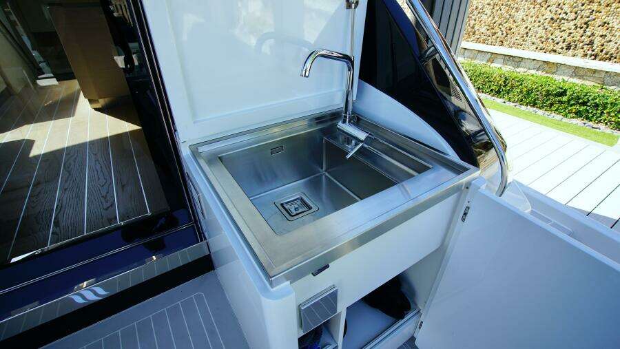 56ft Uniesse Yacht For Sale