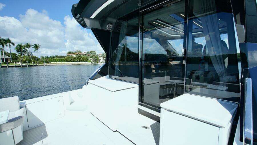 56ft Uniesse Yacht For Sale