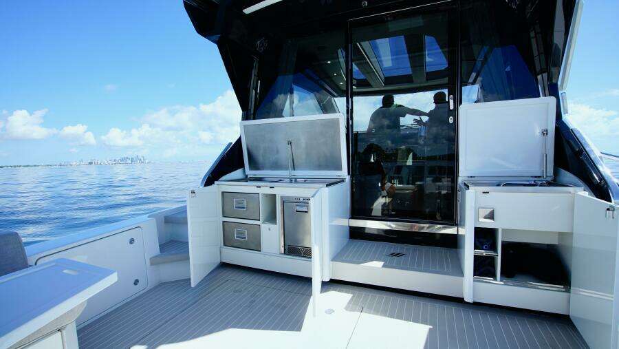 56ft Uniesse Yacht For Sale