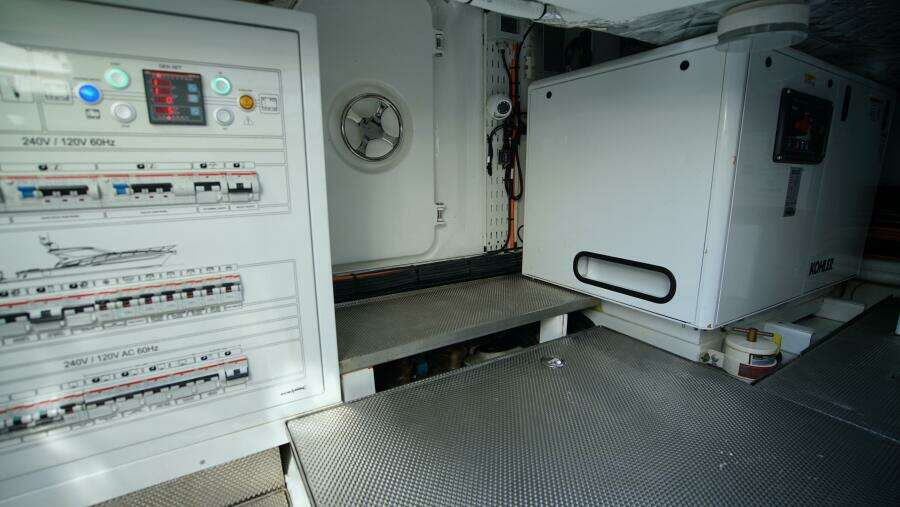 56ft Uniesse Yacht For Sale