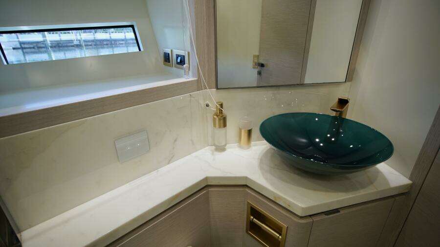 56ft Uniesse Yacht For Sale