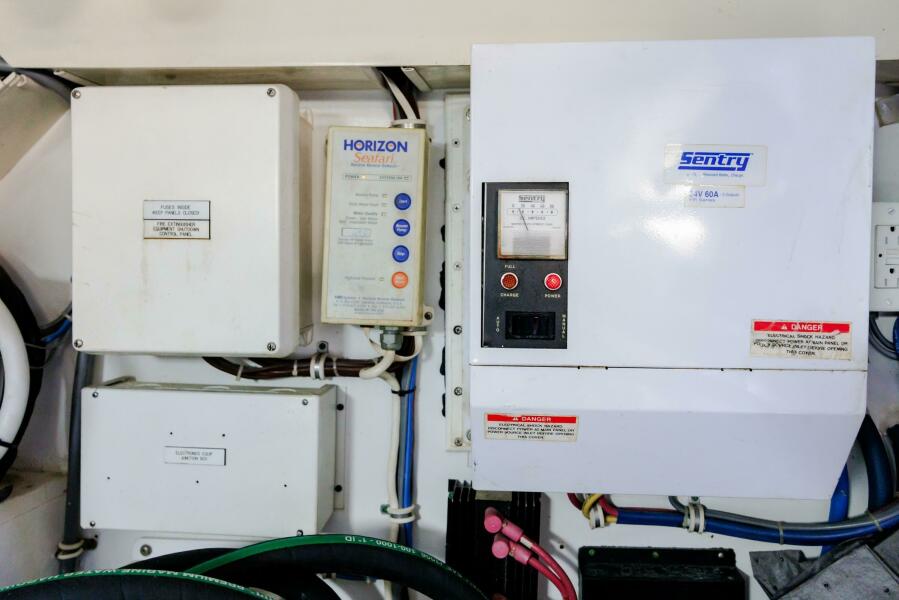 50' 2005 Hatteras 50 Convertible