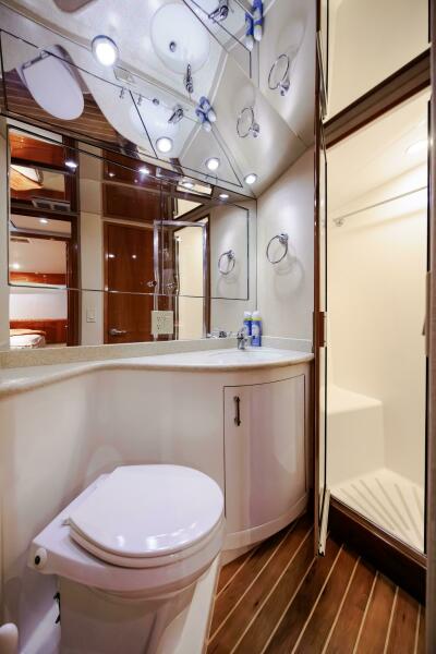 50' 2005 Hatteras 50 Convertible