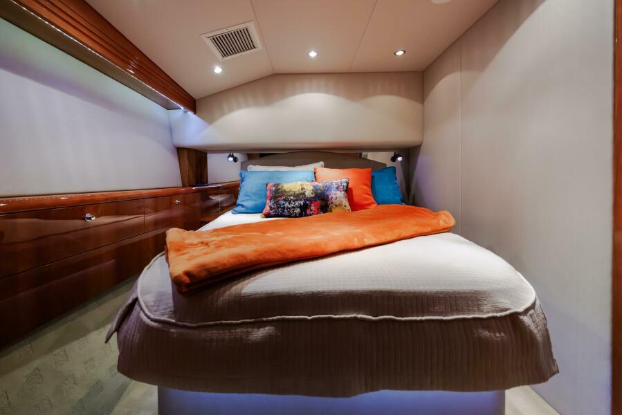 50' 2005 Hatteras 50 Convertible