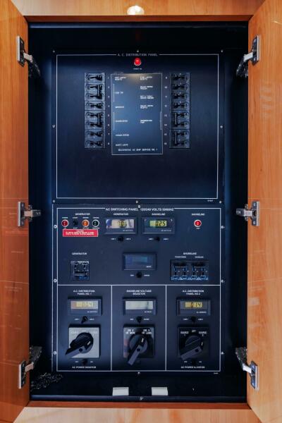 50' 2005 Hatteras 50 Convertible