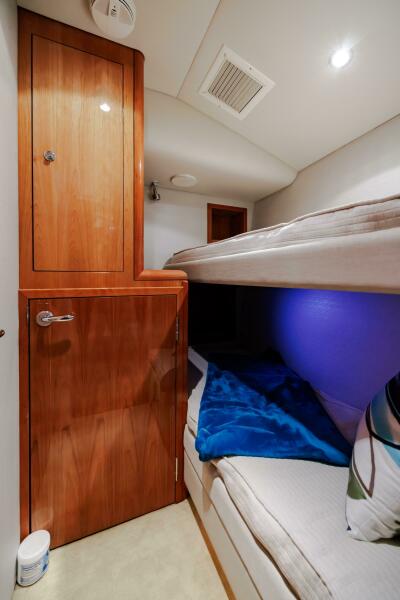 50' 2005 Hatteras 50 Convertible