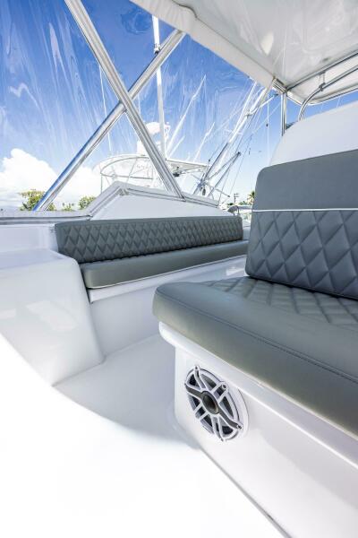 50' 2005 Hatteras 50 Convertible