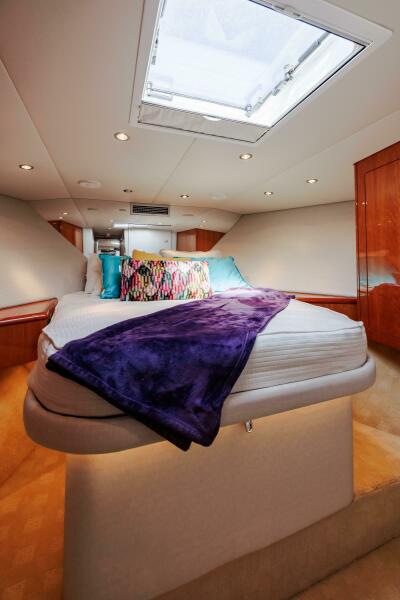 50' 2005 Hatteras 50 Convertible